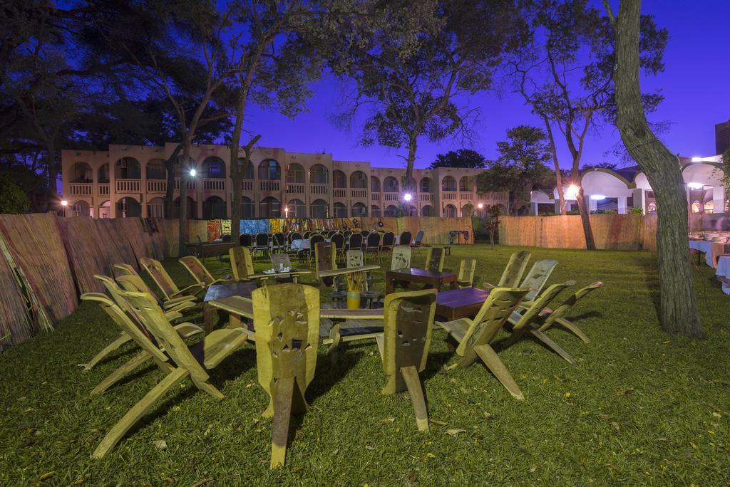 Victoria Falls Rainbow Hotel Eksteriør billede