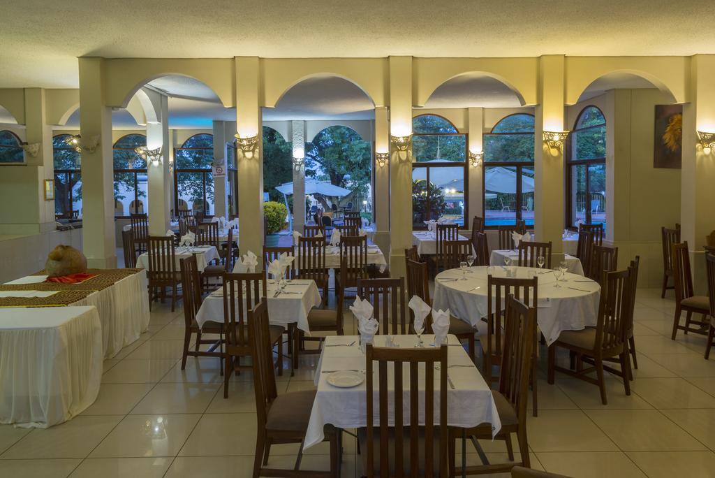 Victoria Falls Rainbow Hotel Eksteriør billede