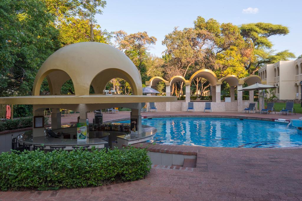 Victoria Falls Rainbow Hotel Eksteriør billede